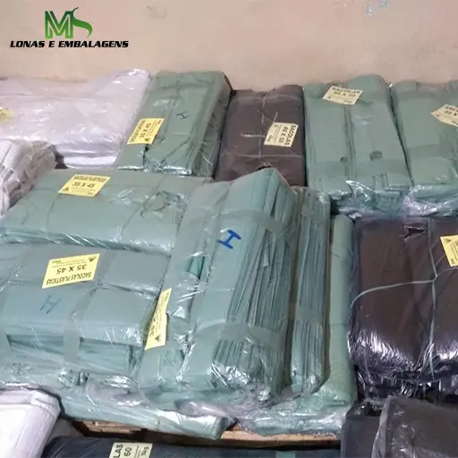 Sacolas recicladas para uso no comércio